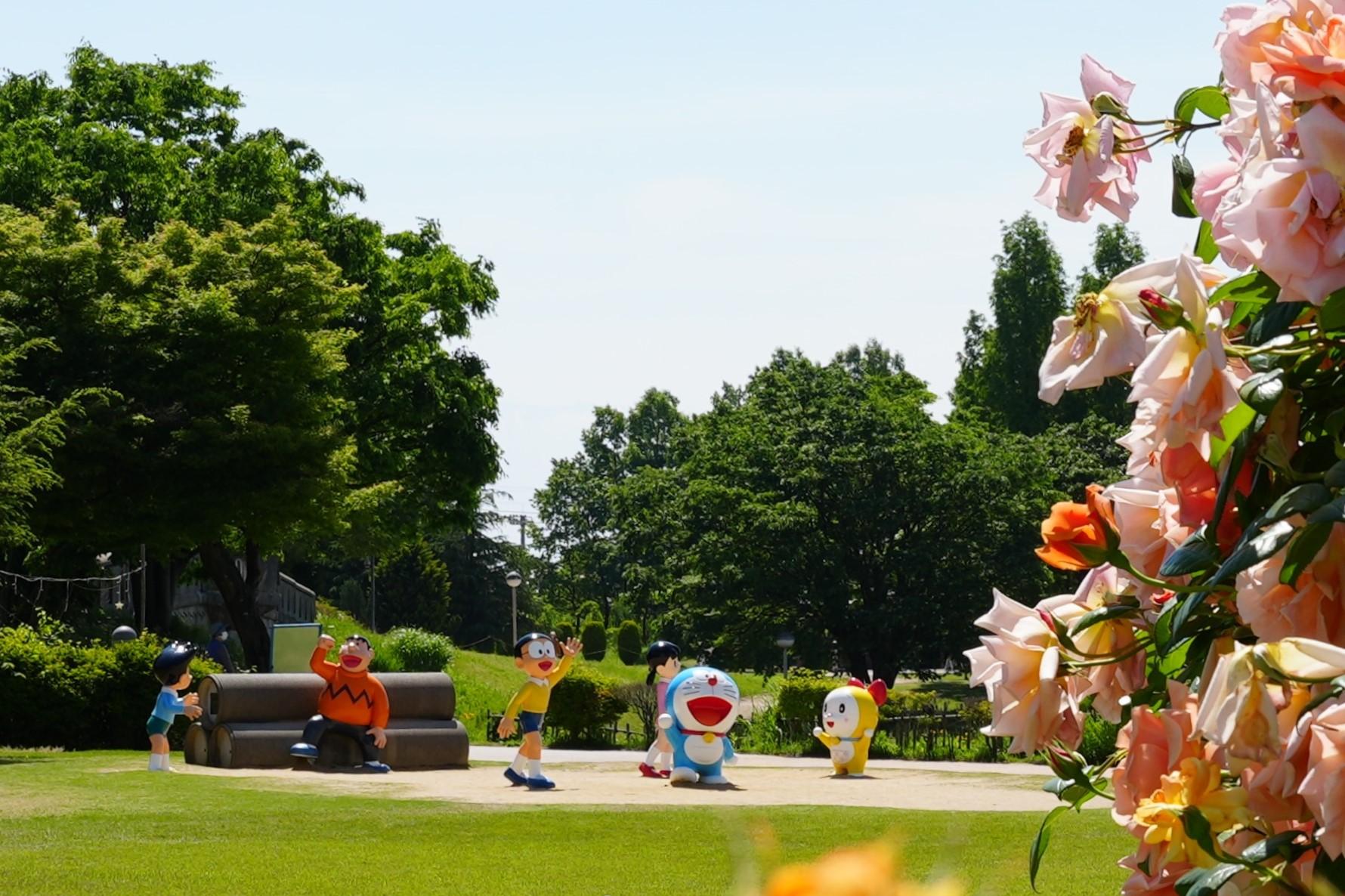 スポット⑤ 高岡おとぎの森公園【ドラえもんにも会えるバラ園】-0