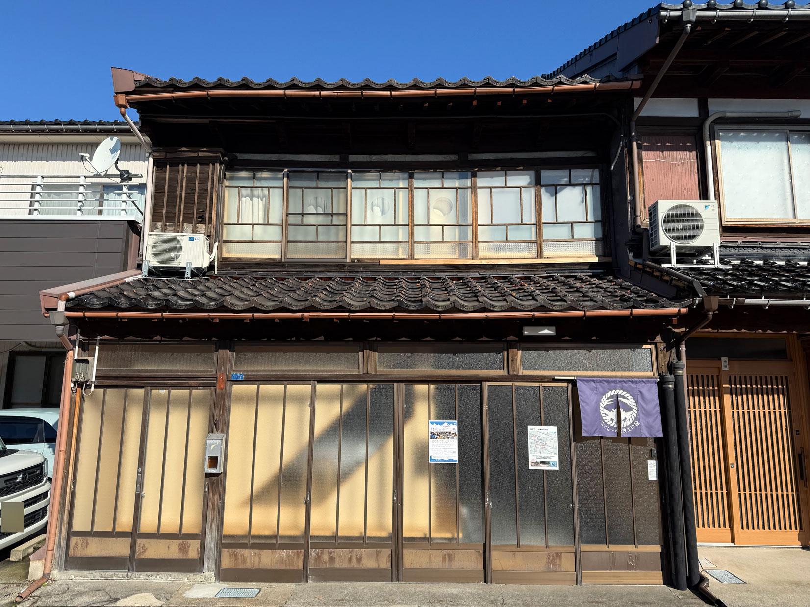 すぐ裏の民泊「なごら〜れ放生津屋」もおすすめ-0