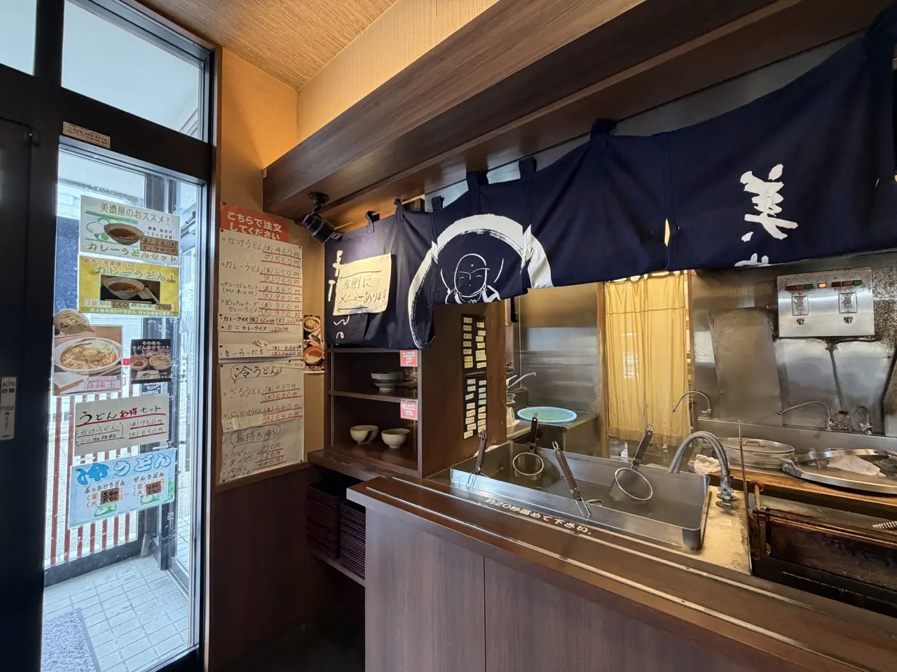 気軽に入れるセルフ式！こだわりの手打ち麺-2