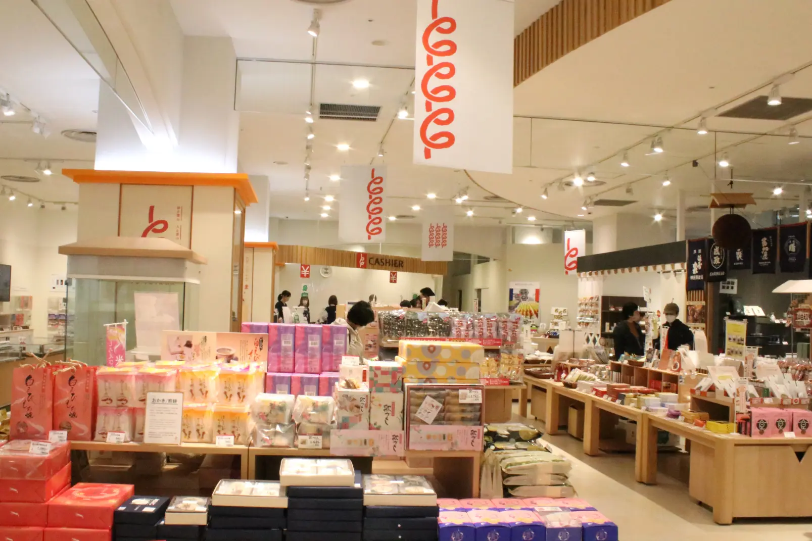 レアなお土産が見つかる！富山駅前の「ととやま」に行こう！-1