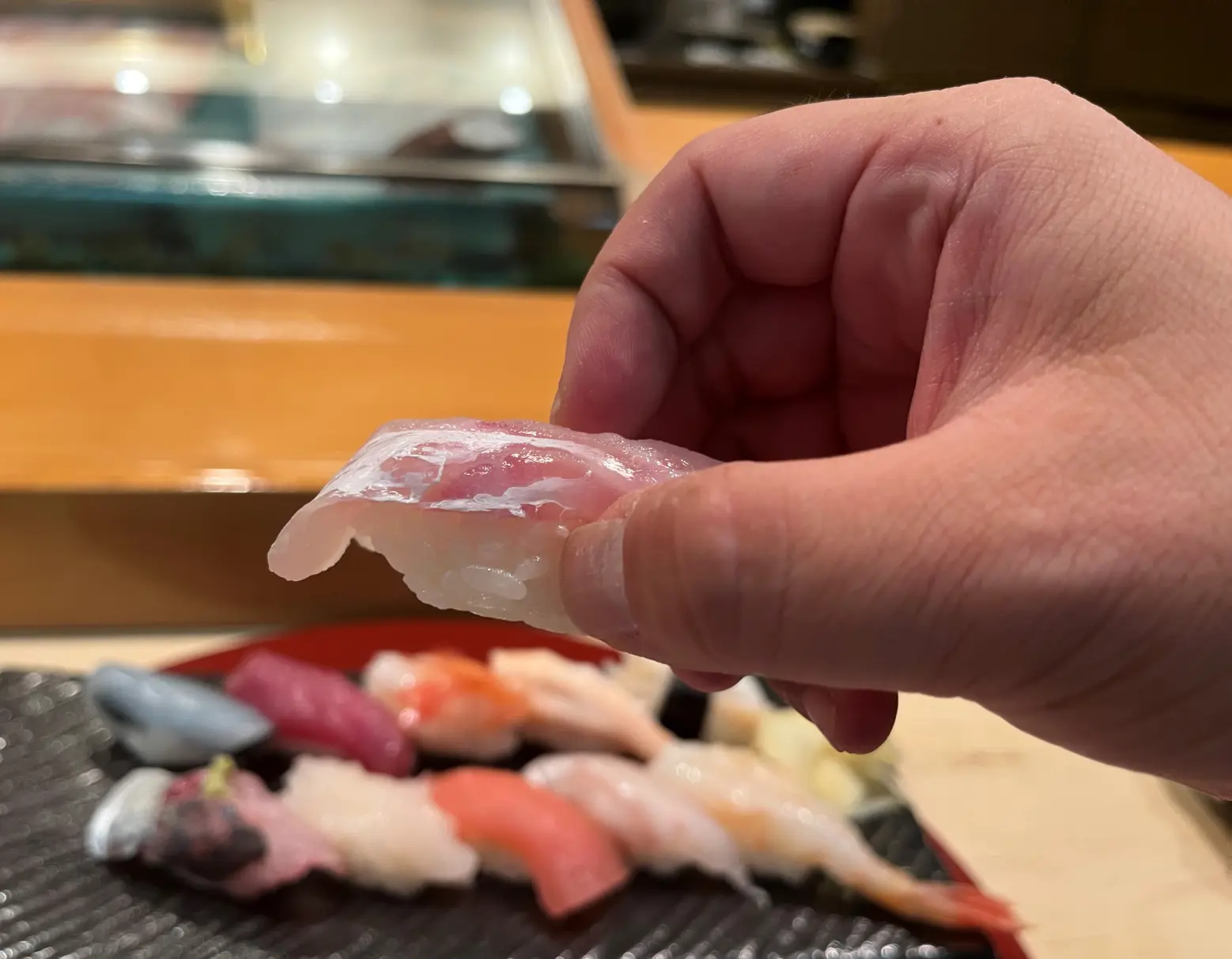 新湊漁港直競りネタをお手ごろに「一貫入魂」浪花鮨の「富山湾鮨」-1