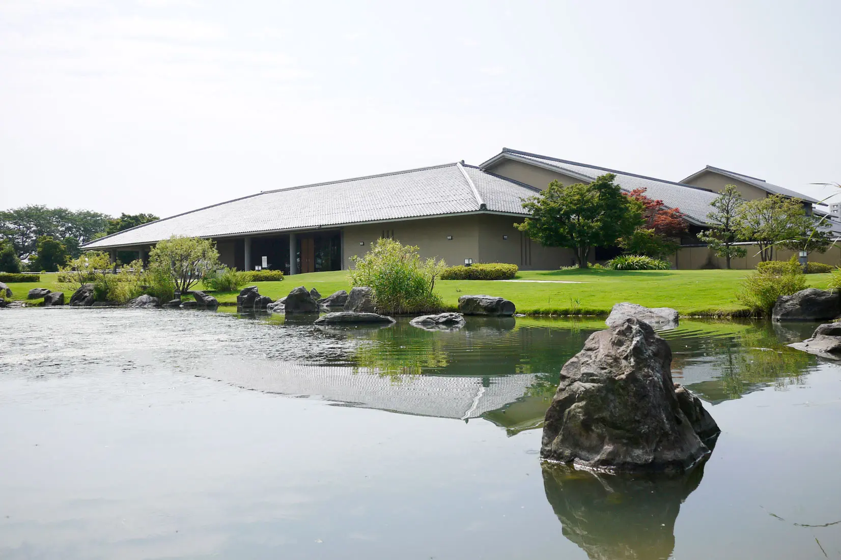 【和風庭園好き必見】富山県水墨美術館の「五福山水苑」や新公開の庭園に癒される！-1