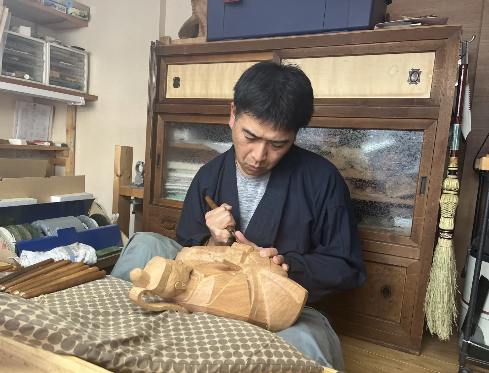 井波彫刻師の内面に迫る！県外移住者の職人が語る「木彫りの魅力」-1