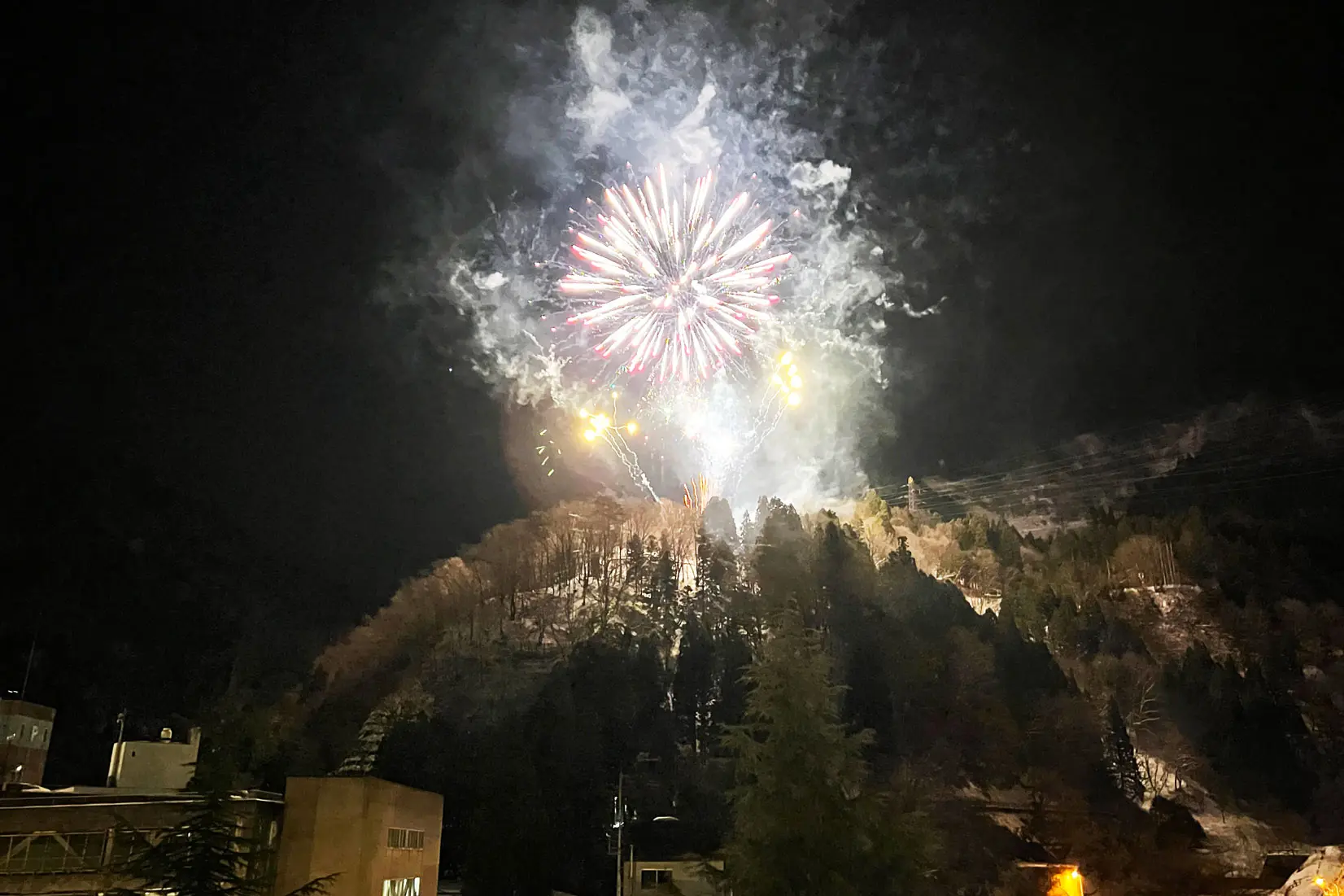 宇奈月温泉の冬花火！スキーや温泉とセットにすると最高です-1