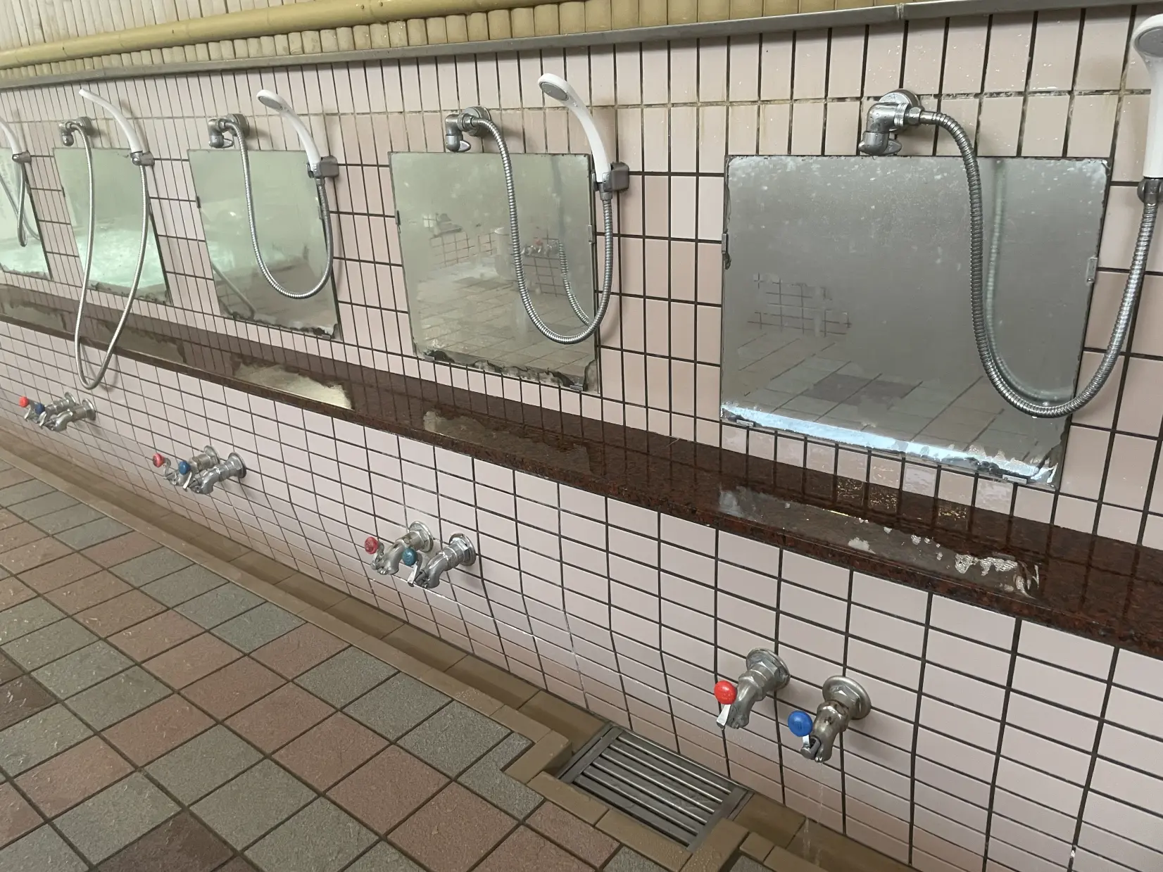 「高原鉱泉」天然水をくみ上げた極上の銭湯と、口コミで人気のサウナが楽しめる！-4