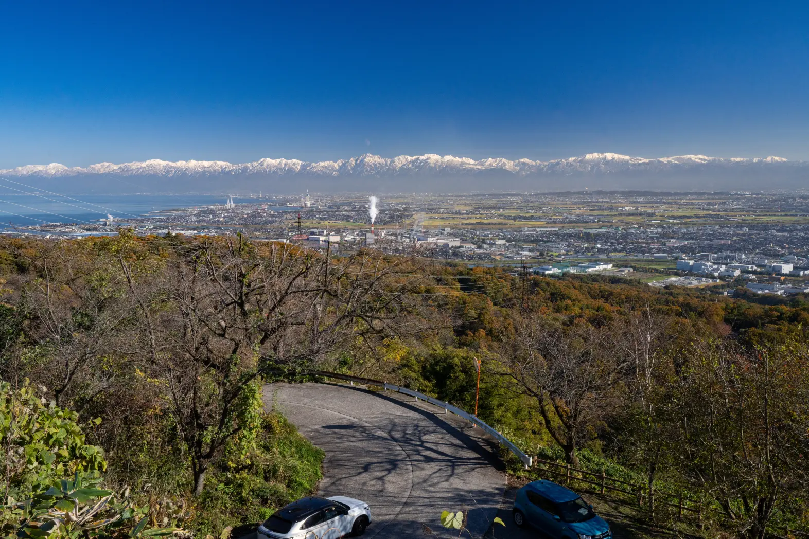 高岡市のシンボル「二上山」で絶景と歴史を満喫