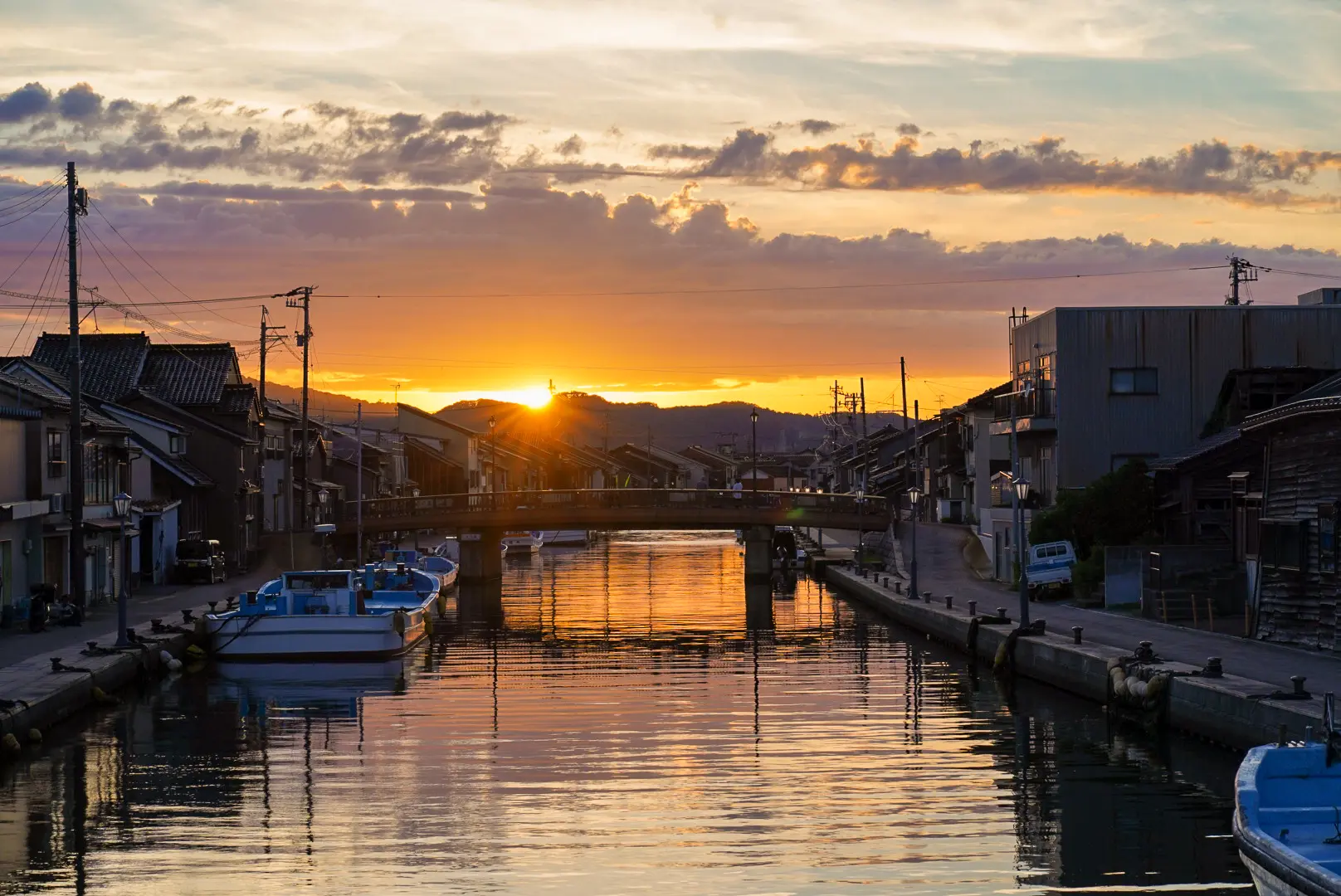 「中新橋」から見た内川の夕日（2025年7月19日）