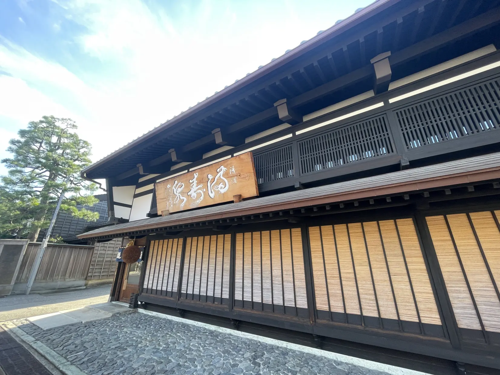 約100種類の日本酒をセルフ試飲！「沙石」で夢のようなひとときを
