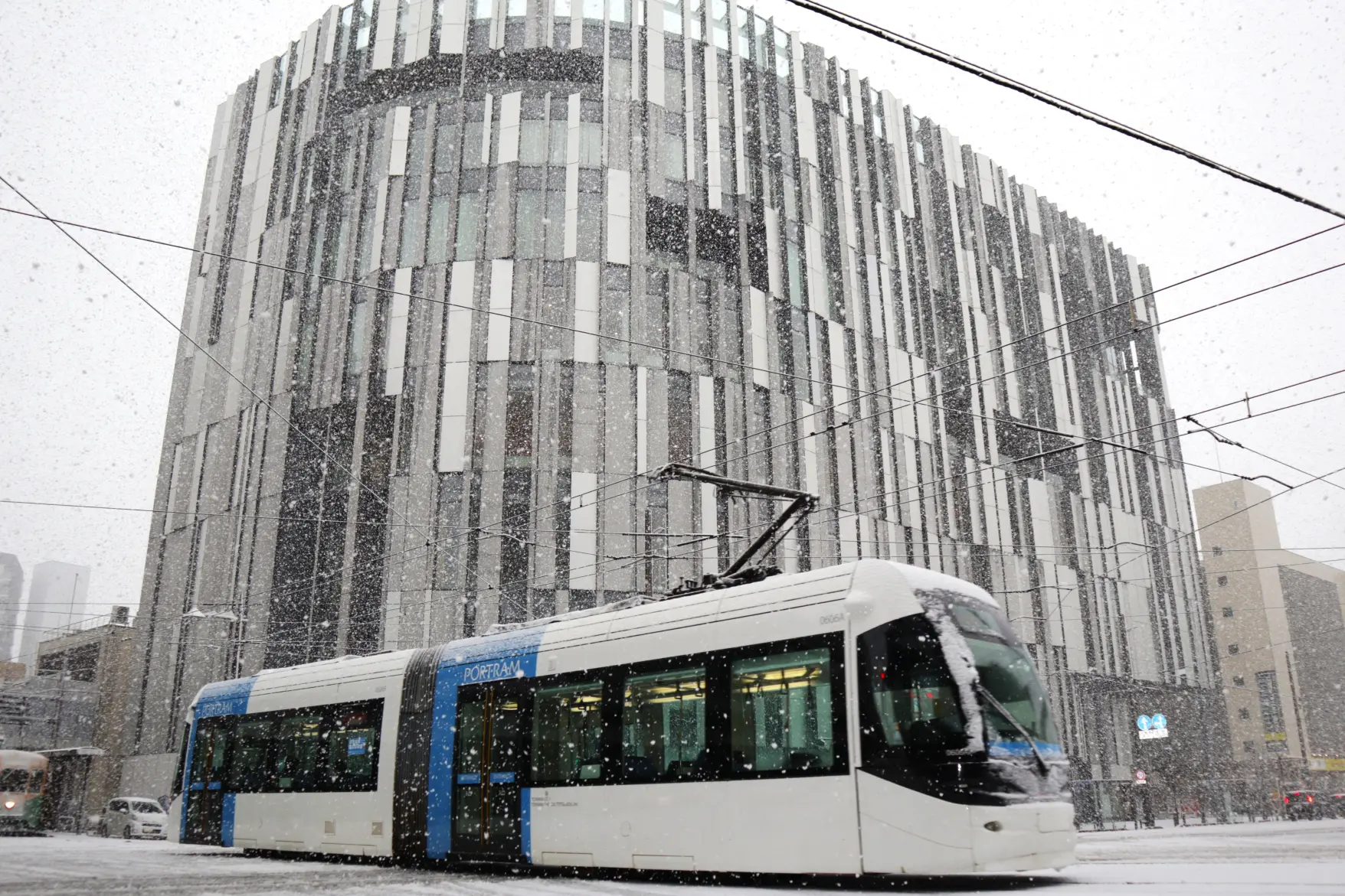 「 富山市ガラス美術館」（富山市）が世界に選ばれた理由に迫る！【2025年に行くべき52か所】-1