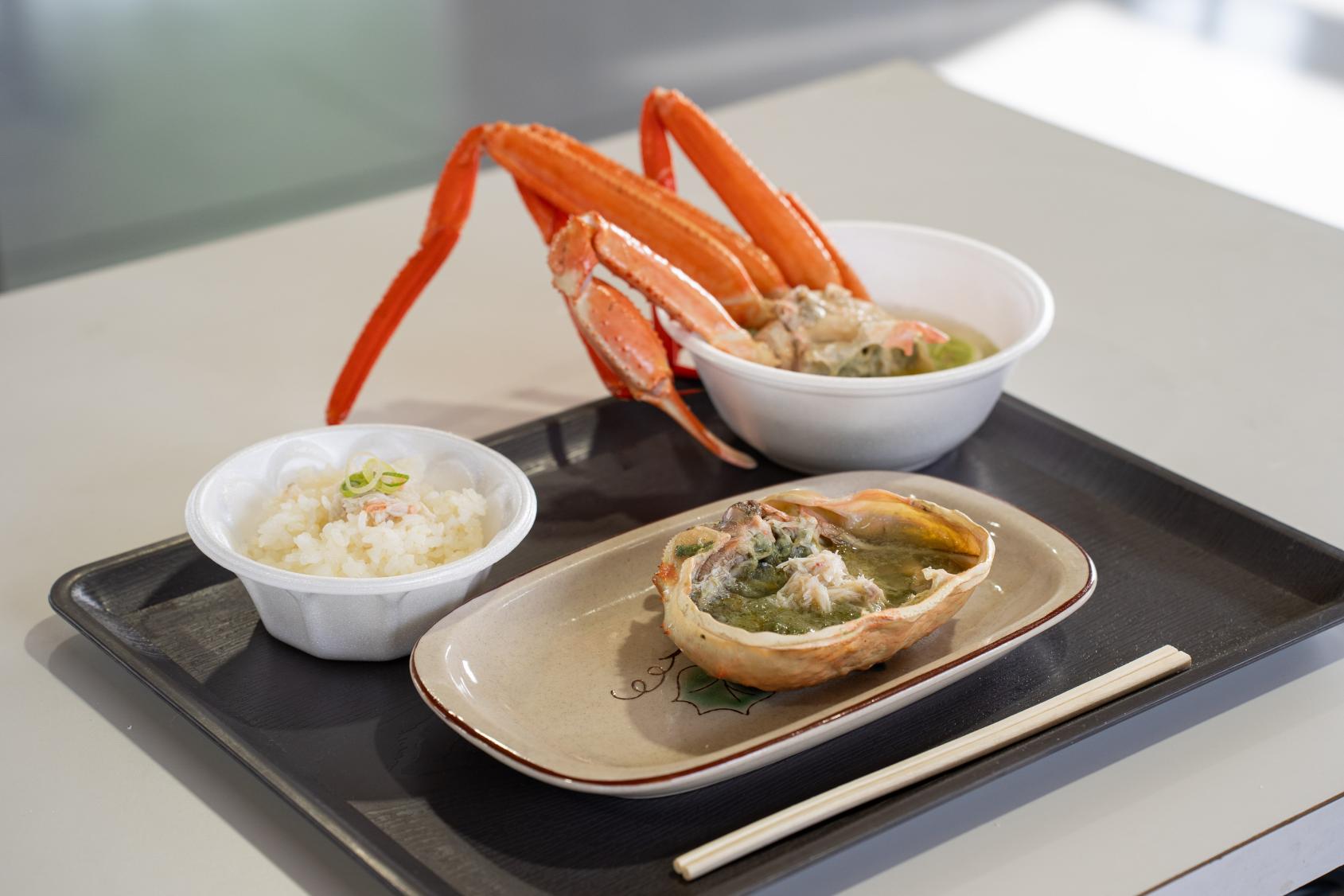 早朝から大混雑の「魚津の朝市」を大解剖！行列必至の「朝市定食」にも迫る。