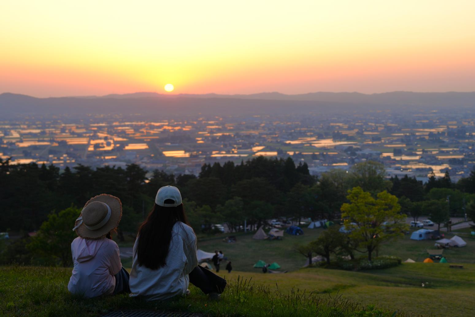 散居村の夕日が美しいおすすめドライブコース3選【閑乗寺公園・散居村展望広場・舟見城址】