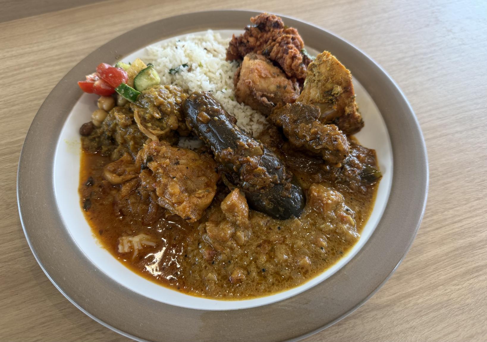 インドカレー専門店「ACHA YATRA」｜世界を旅したアチャさんが届ける、本場の味。滑川・メリカにオープン！