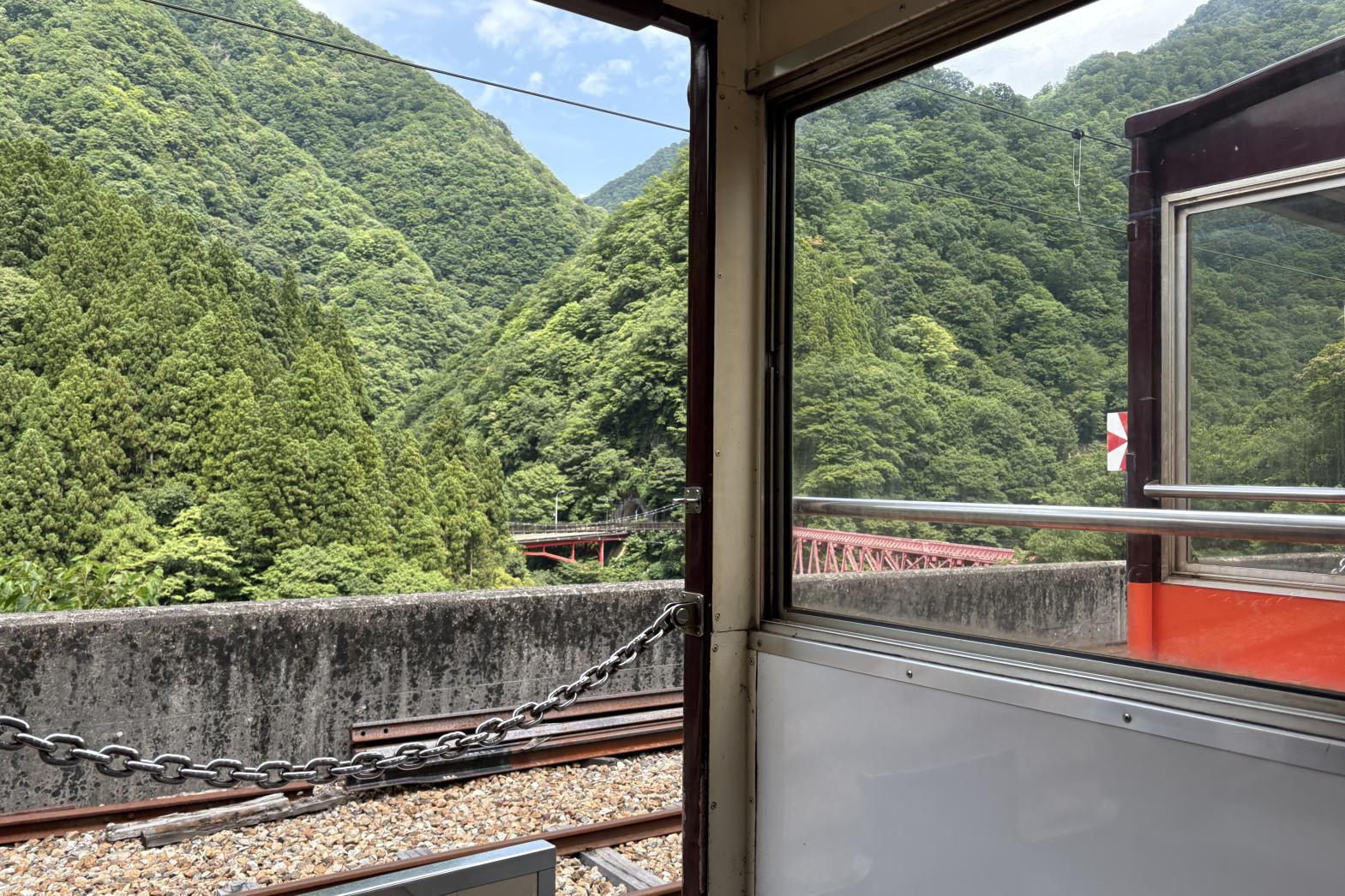 宇奈月温泉で「権利ノ濫用除お守り」を入手し、街めぐりと黒部峡谷トロッコ電車まで楽しみ尽くす！おすすめ1日プラン-3