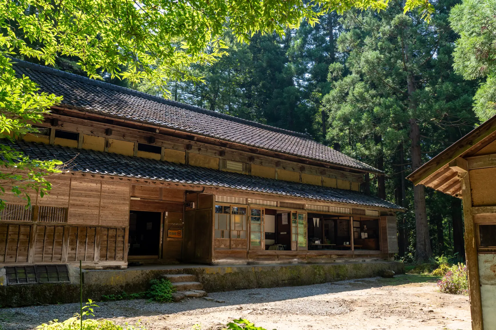 『おおかみこどもの雨と雪』の聖地も！富山・上市町「大岩山日石寺」エリア日帰り観光プラン