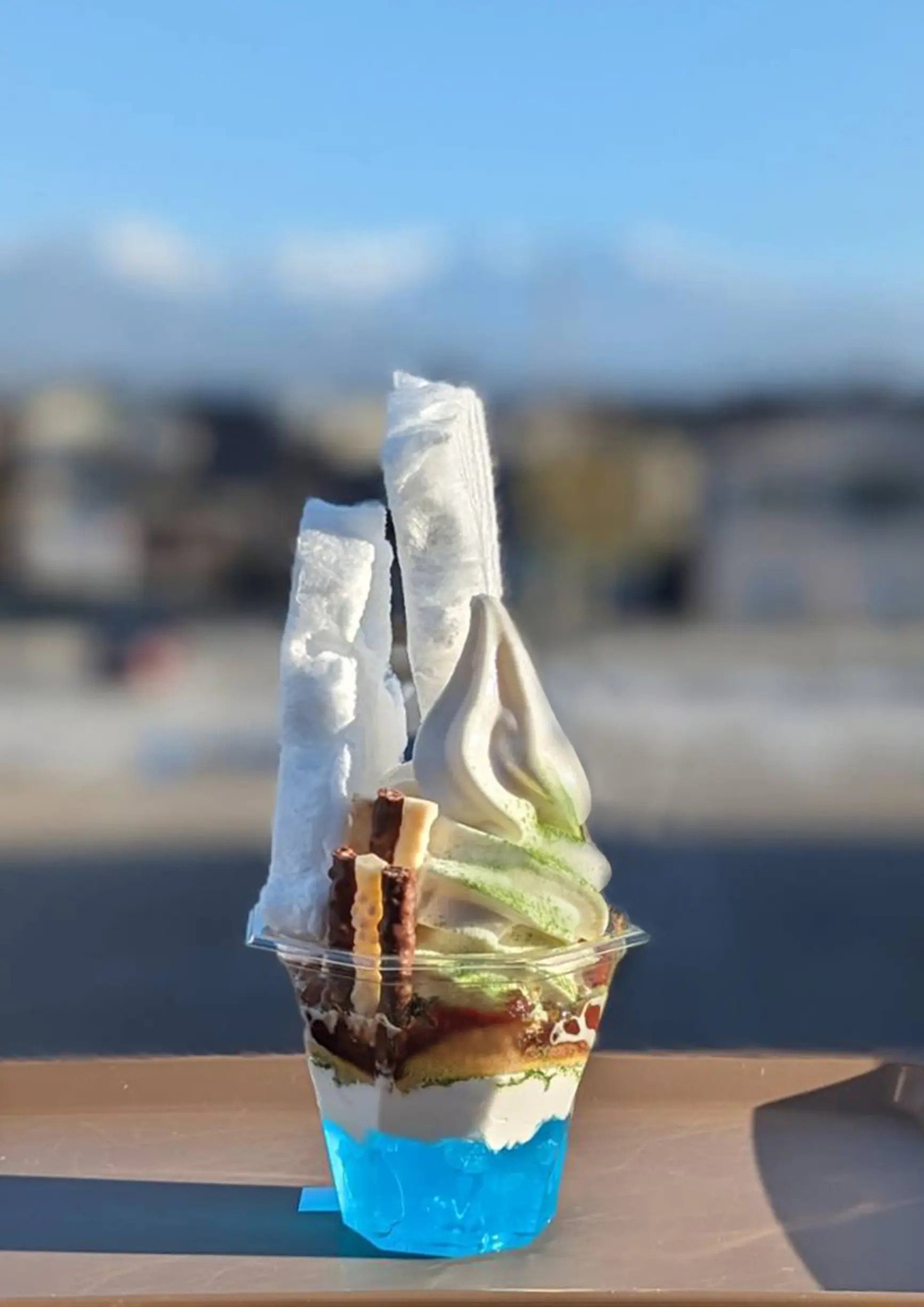 【滑川市】みちcafe waveにて「でかいとパフェ」販売！（~4/21の毎週土・日　数量限定販売）-1