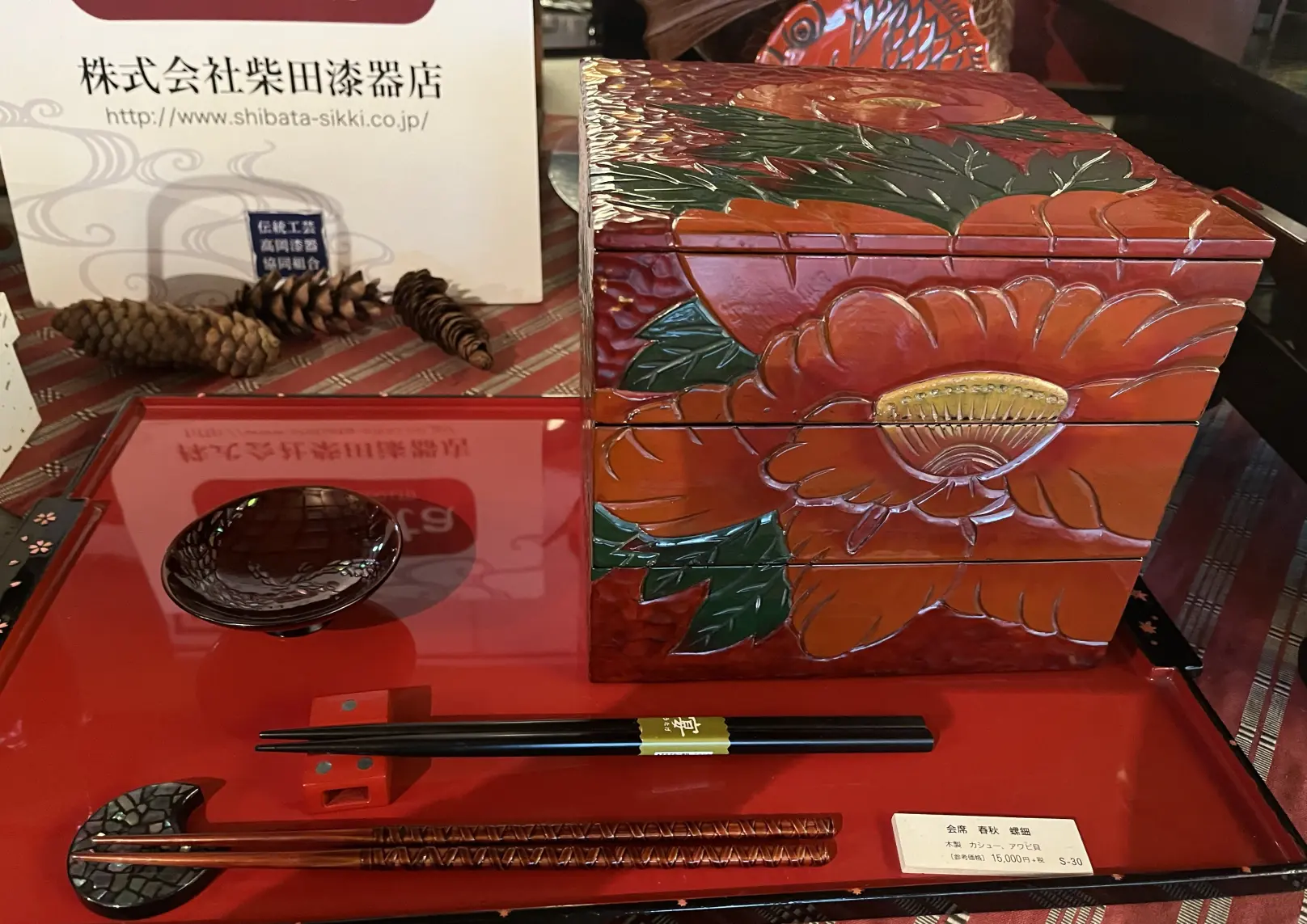 高岡漆器とは-1