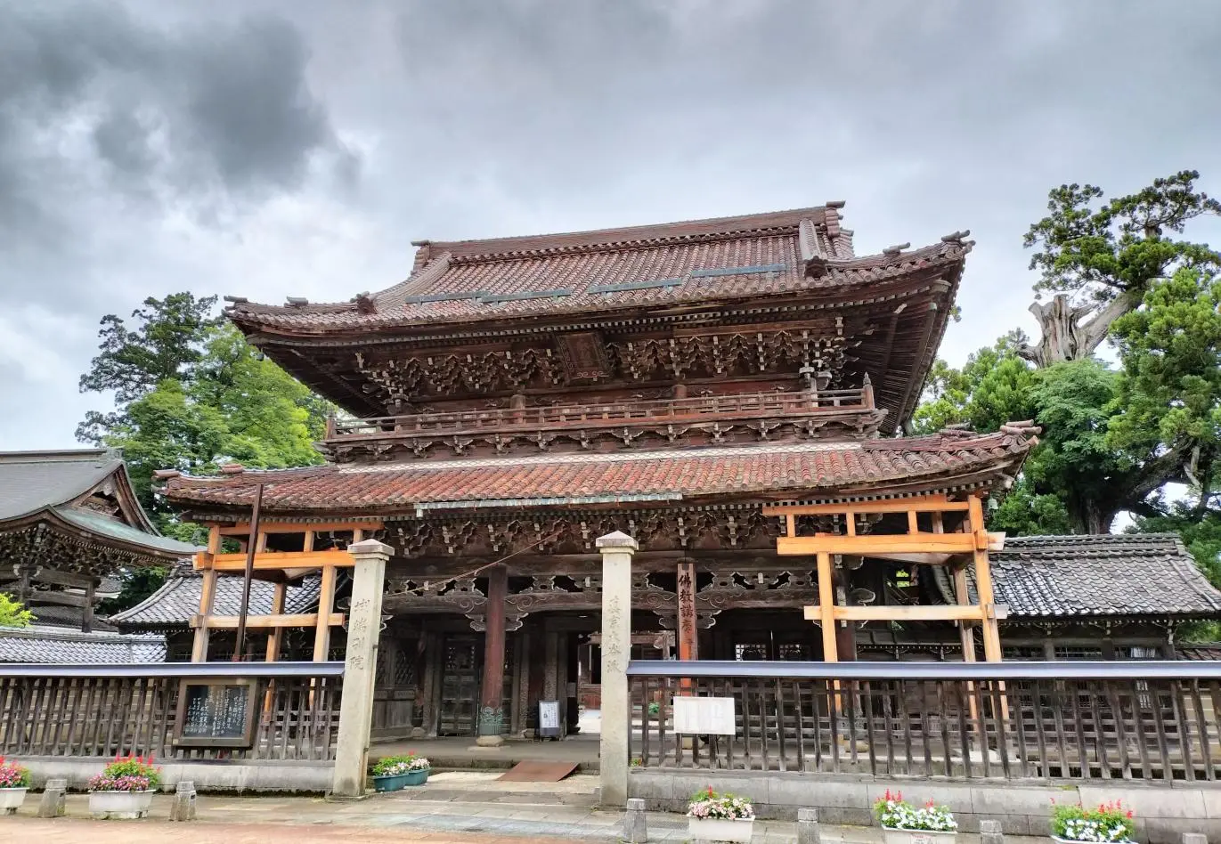 越中の小京都「城端」で城端別院善徳寺の歴史にふれる旅-1