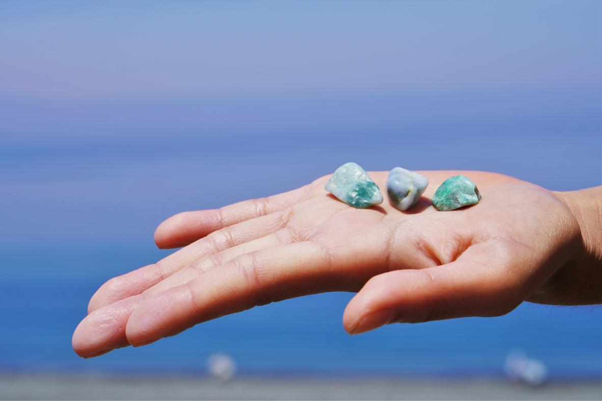 バタバタ茶を楽しんだ後はヒスイ海岸でヒスイ探しをしてみませんか？-1