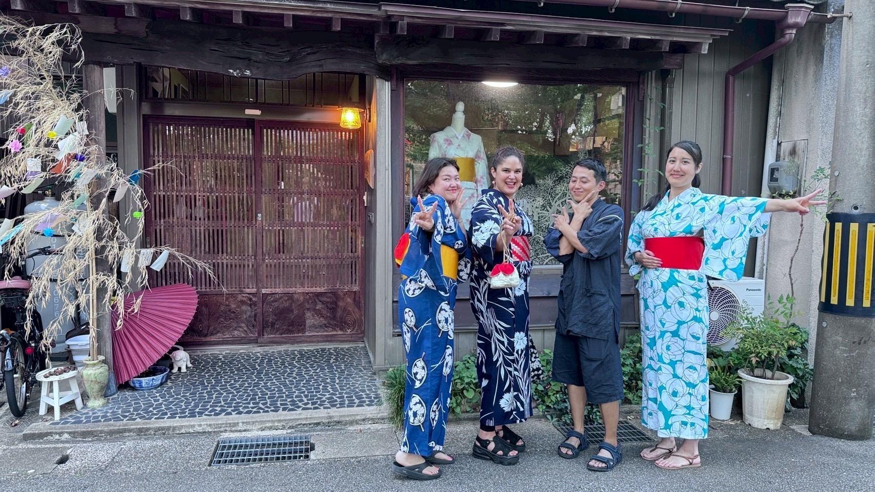 浴衣で花火大会へ出かけて、夏の思い出を彩りませんか？-1