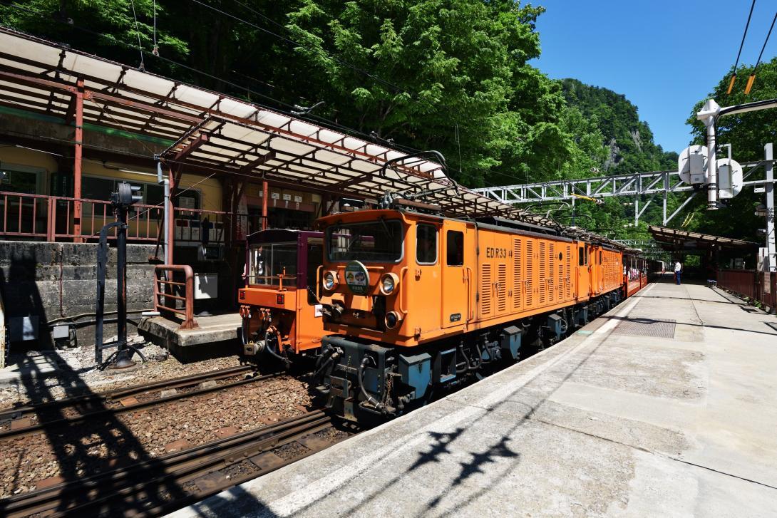 日本國內很稀有珍貴的鐘釣車站的之字型鐵路-1