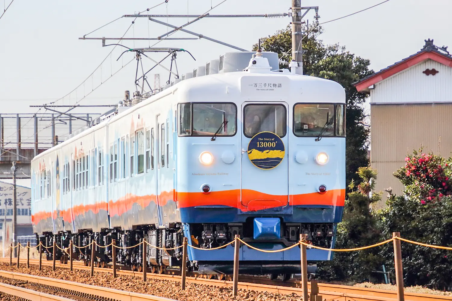 Crossing Toyama Prefecture: The "Story of 13,000 Feet" Sightseeing Train-1