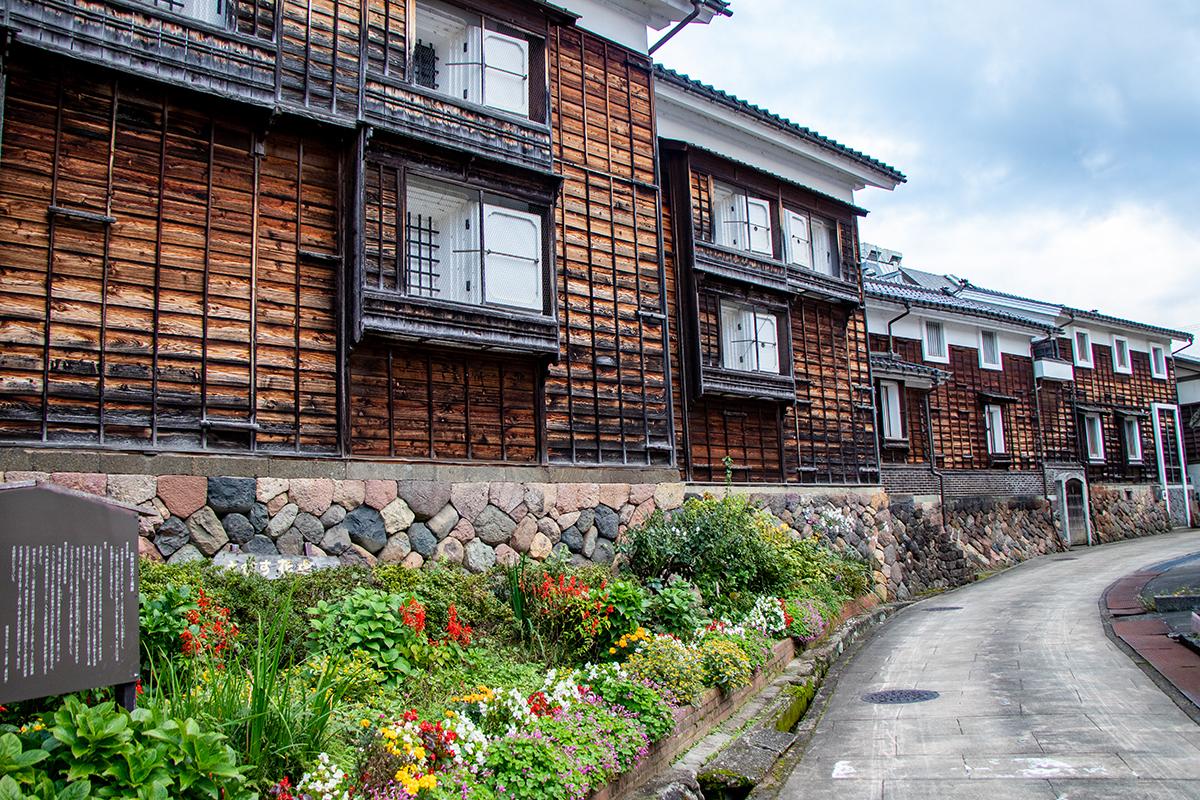 城端（城端別院 善徳寺・土蔵群 蔵回廊・じょうはな織館）