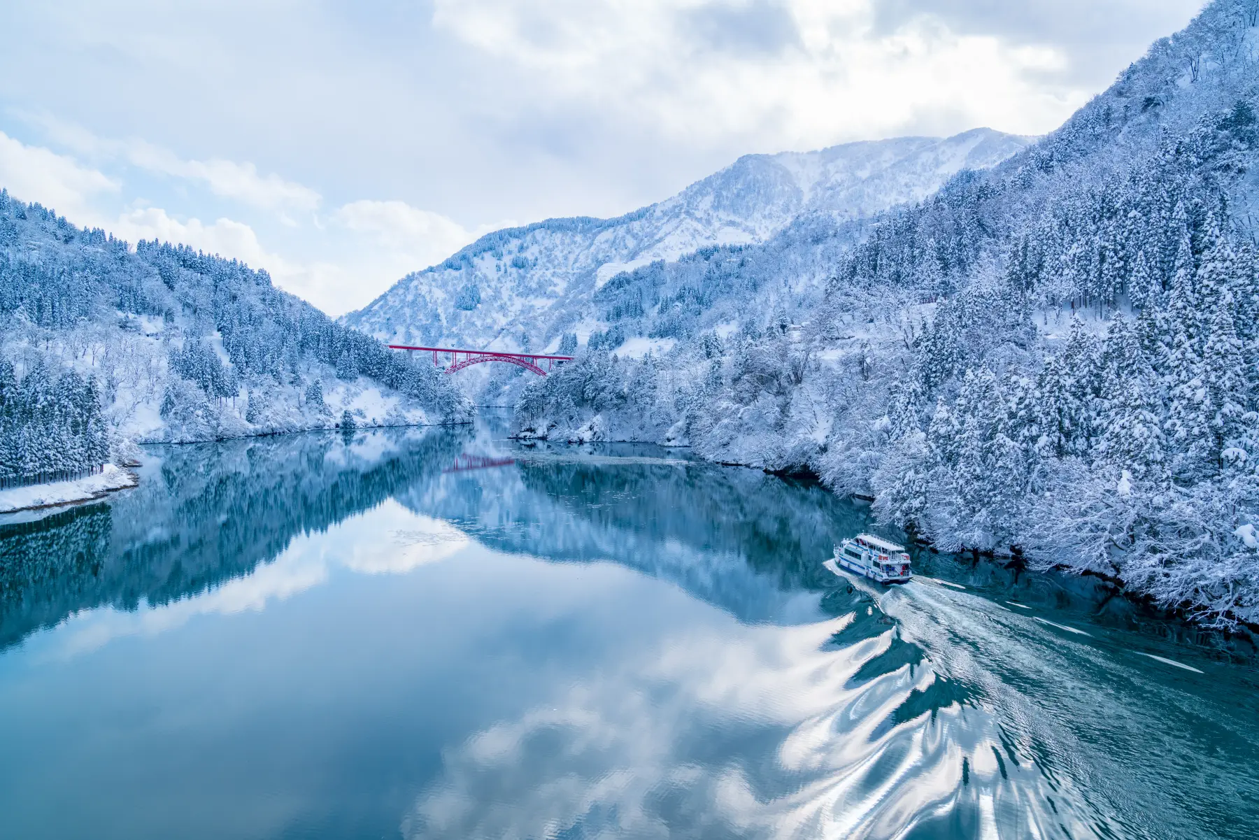 庄川峡遊覧船