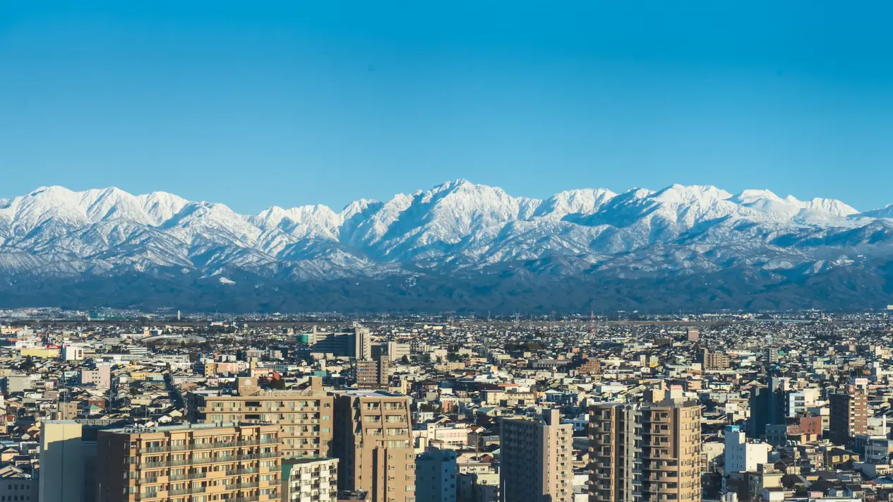 富山市街と立山連峰