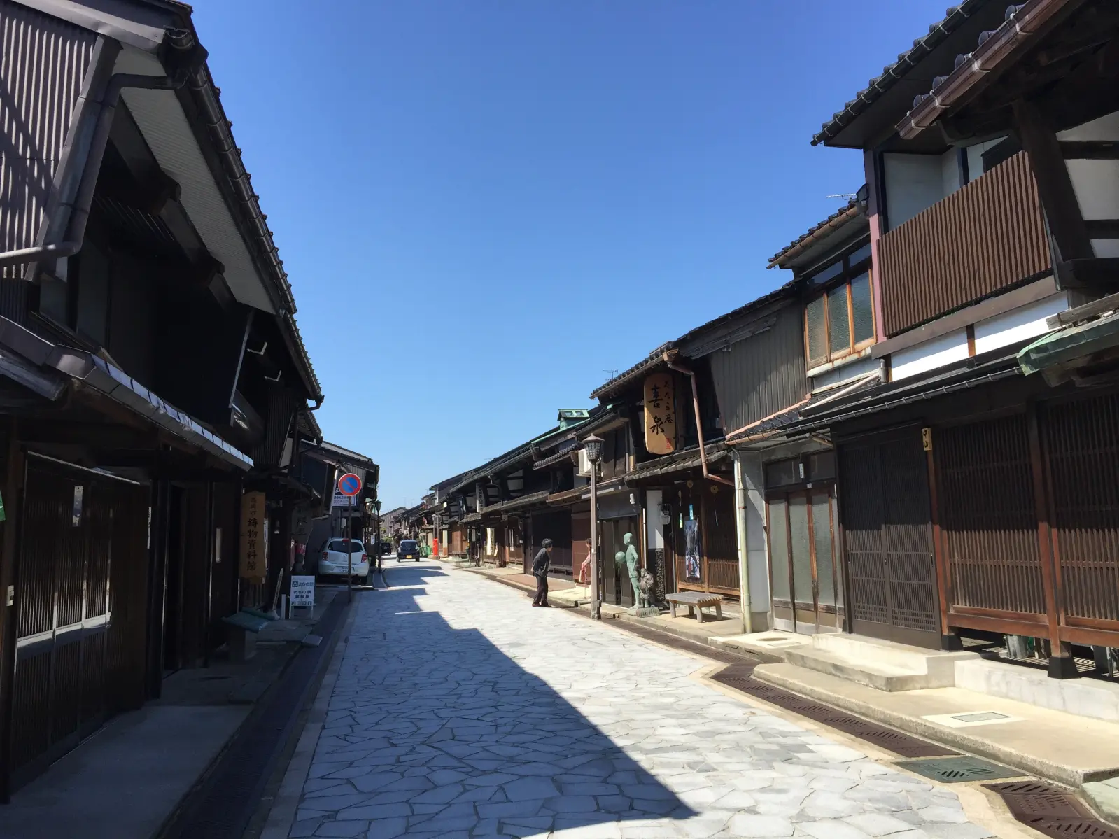 金屋緑地公園を出発し、 金屋町まち歩き・高岡市鋳物資料館へ