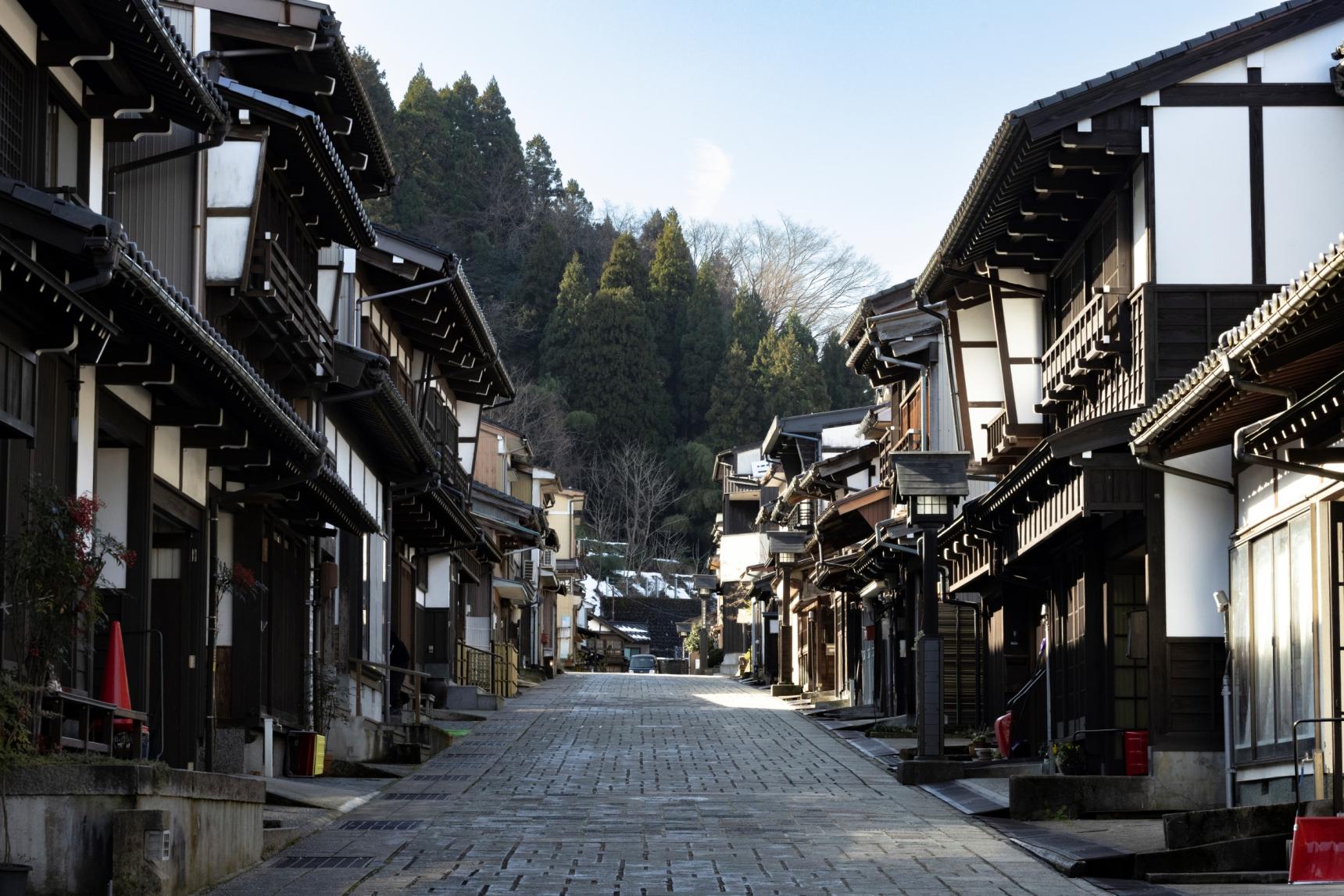 Yatsuo: Historical streets rich in culture