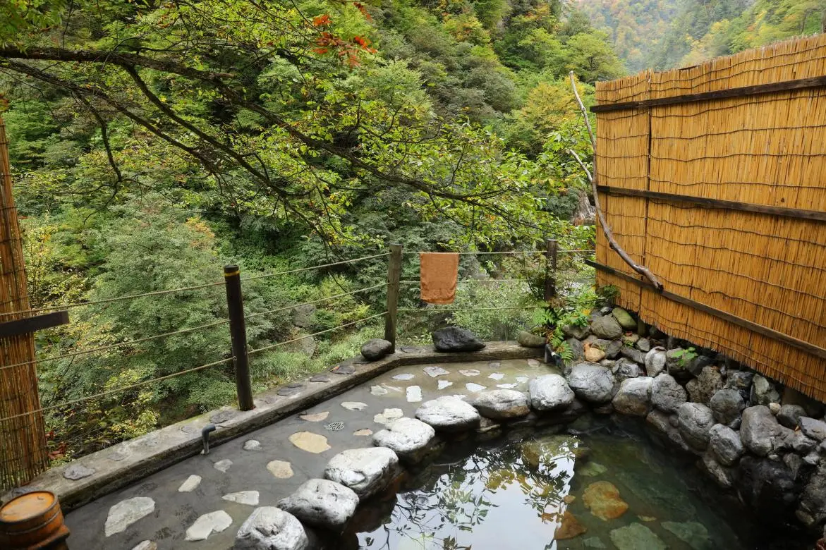 Meiken Onsen (สถานีรถไฟเคยากิไดระ)