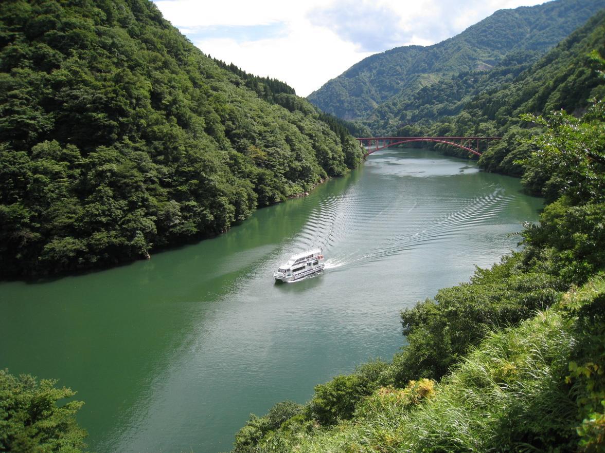 The Shogawa Gorge Cruise