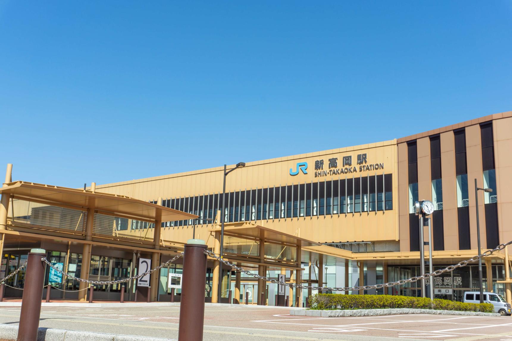 JR新高岡駅