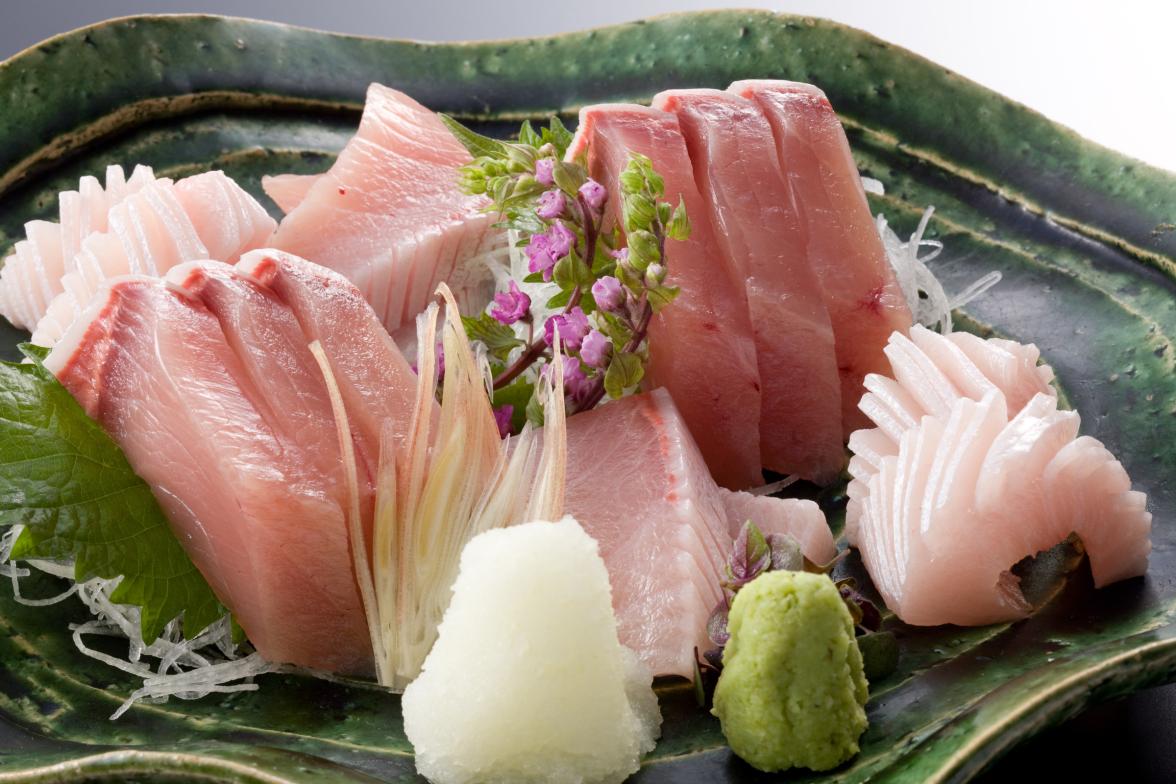 「寒ブリ」といえば氷見!氷見漁港に揚がるブランド魚「ひみ寒ぶり」を食べに行こう! | 特集 | 【公式】富山県の観光/旅行サイト「とやま観光ナビ」