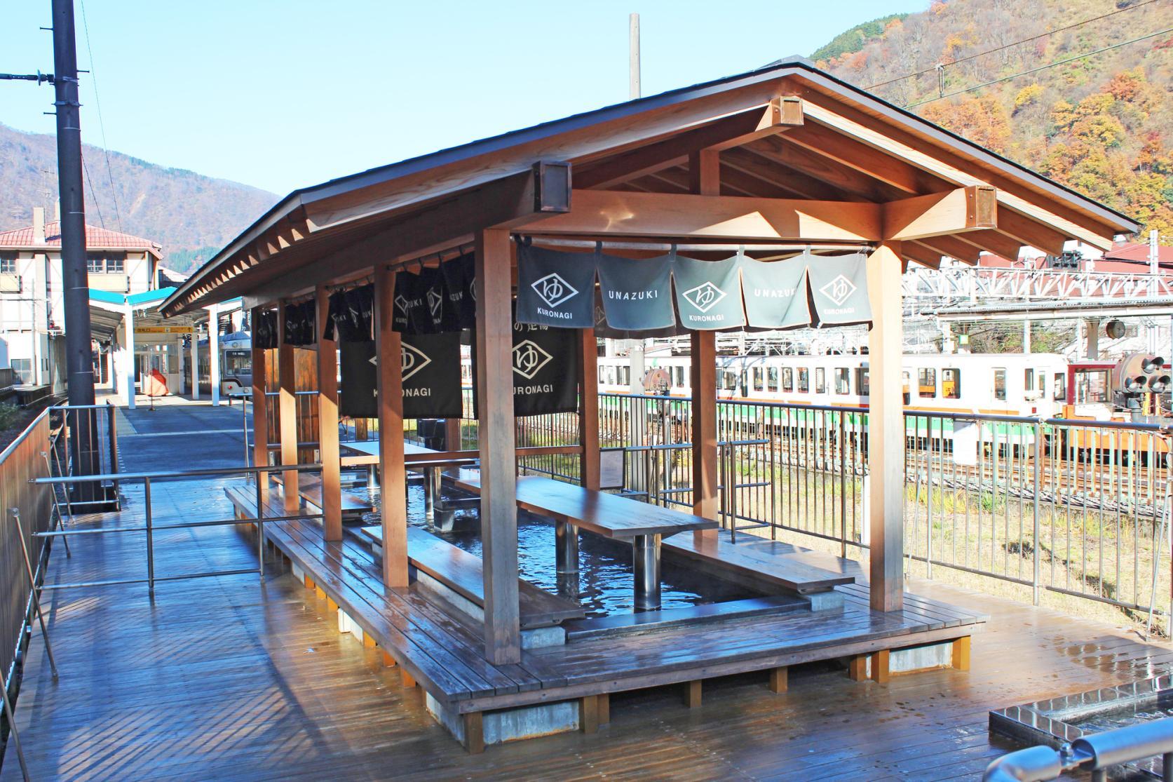 【散策スポット①】駅の足湯「くろなぎ」