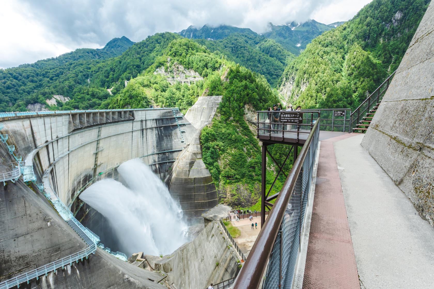 放水観覧ステージ