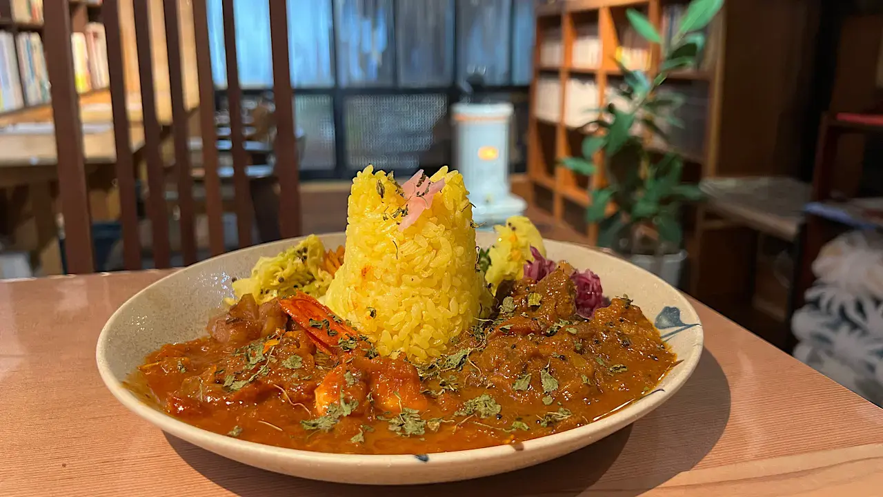 「くろねこ３」でランチ（スパイスカレー）