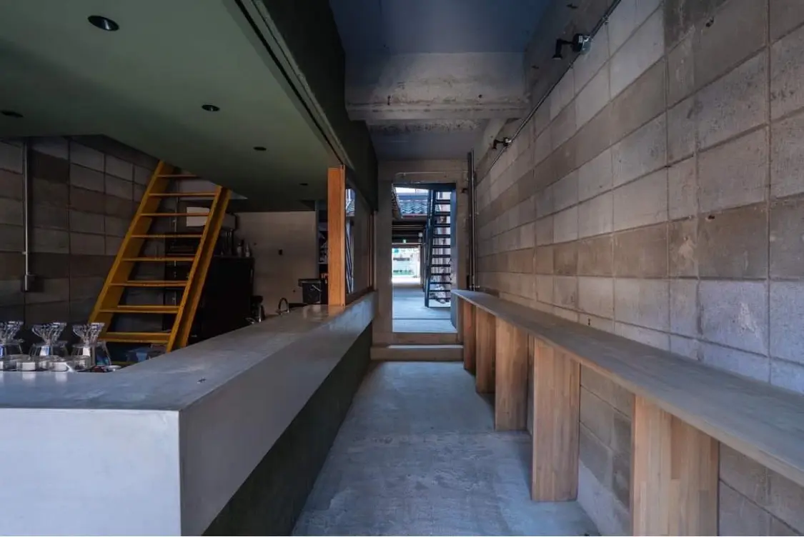 「haiz coffee roastery」にて、コーヒーや甘いもので一服