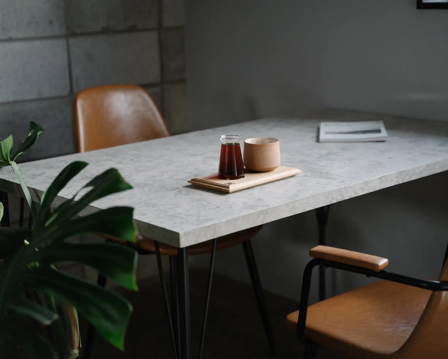 「haiz coffee roastery」にて、コーヒーや甘いもので一服