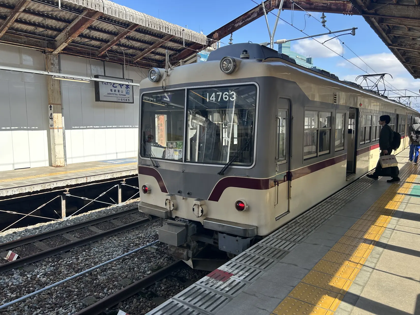 7:15　富山駅