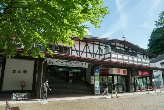 立山駅に到着！ここからアルペンルートへ