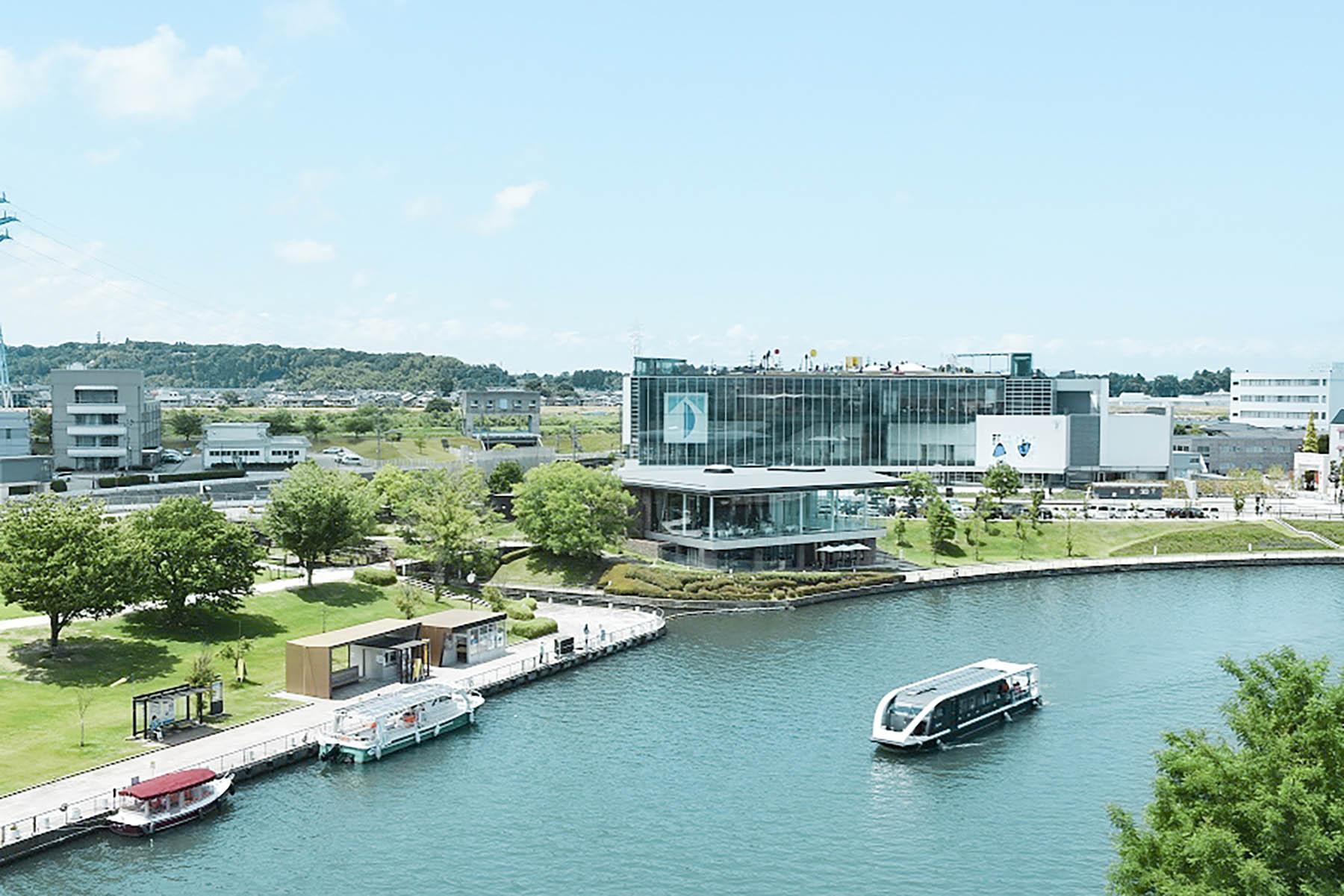 富岩運河環水公園を散策