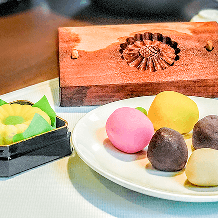 田村萬盛堂で伝統の和菓子づくりを体験