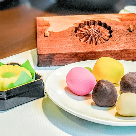 田村萬盛堂で伝統の和菓子づくりを体験