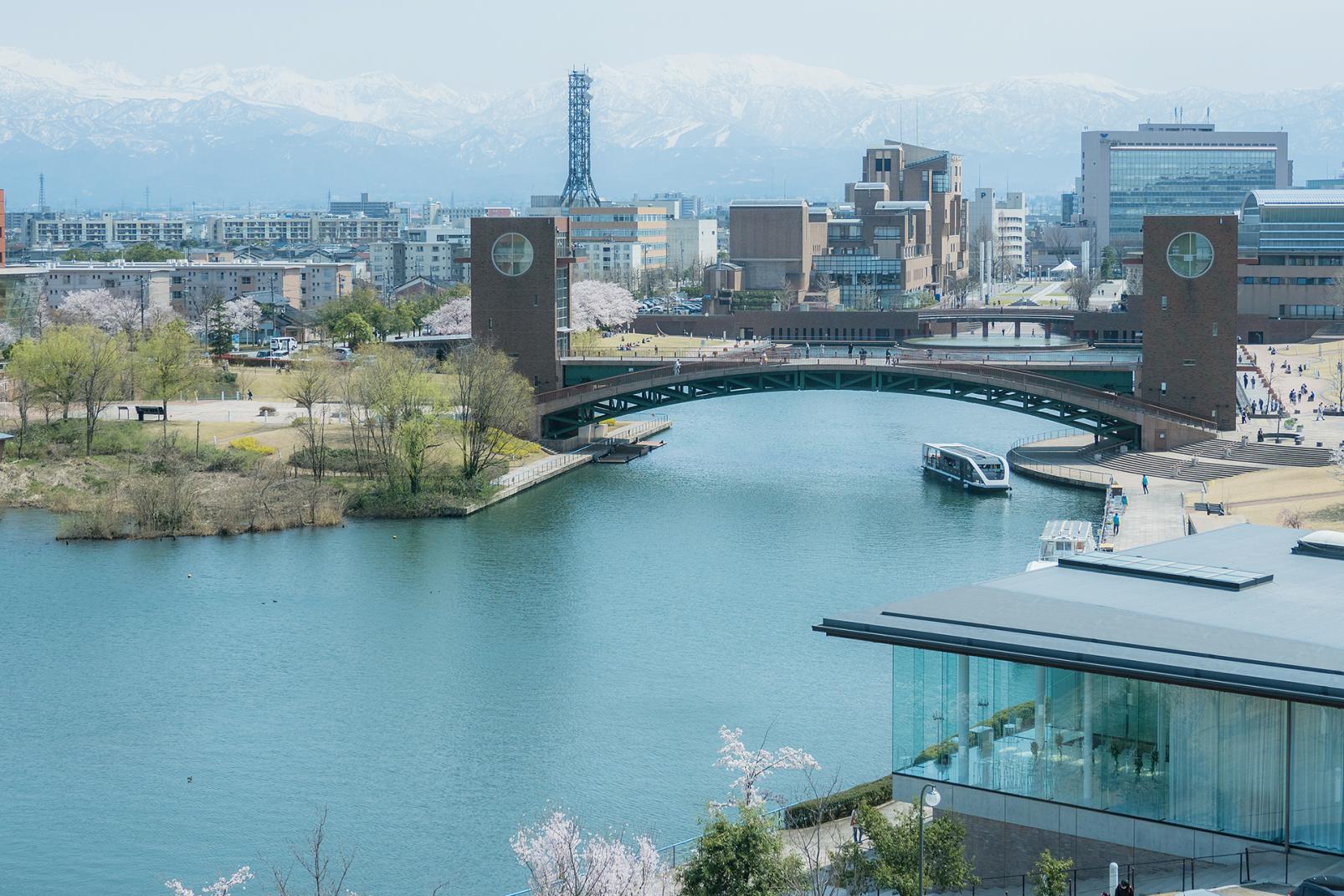 富山駅から歩いて10分、水と緑に癒される街のオアシス-0