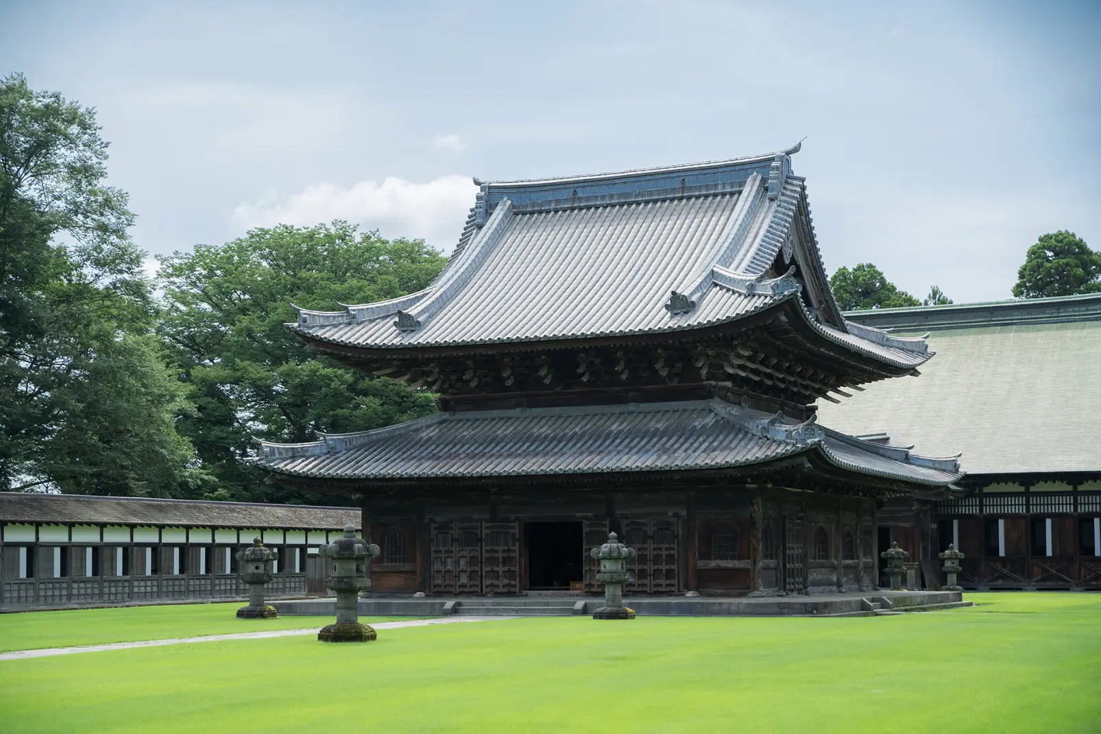 市街地にあるので、駅からアクセスしやすい-2
