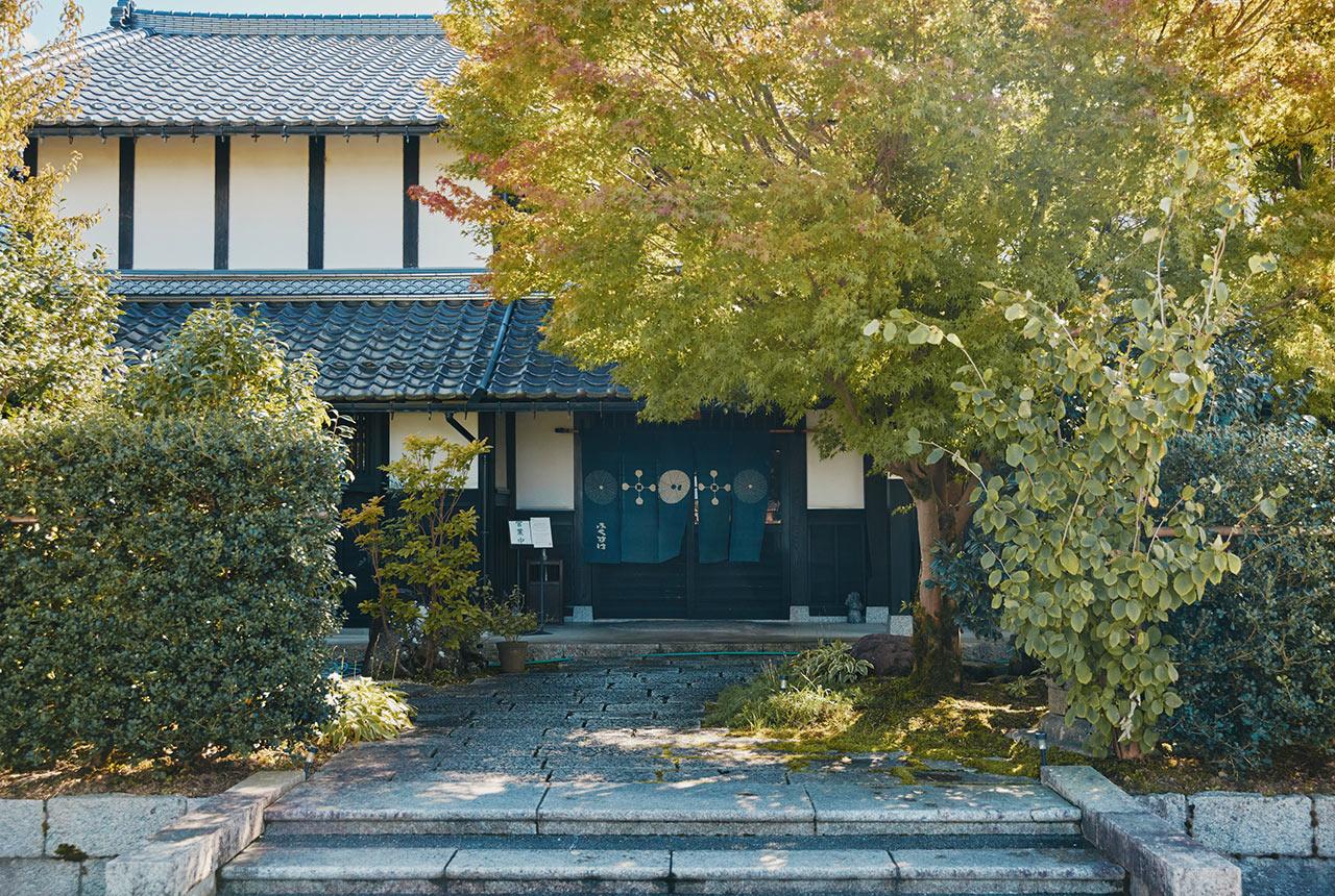 民芸品と蕎麦のおいしい関係。舌で味わう〈福助〉の手仕事-0