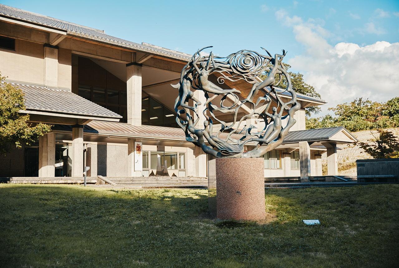 版画家・棟方志功、日本画家・石崎光瑤。郷土ゆかりの作家を伝える〈福光美術館〉-0