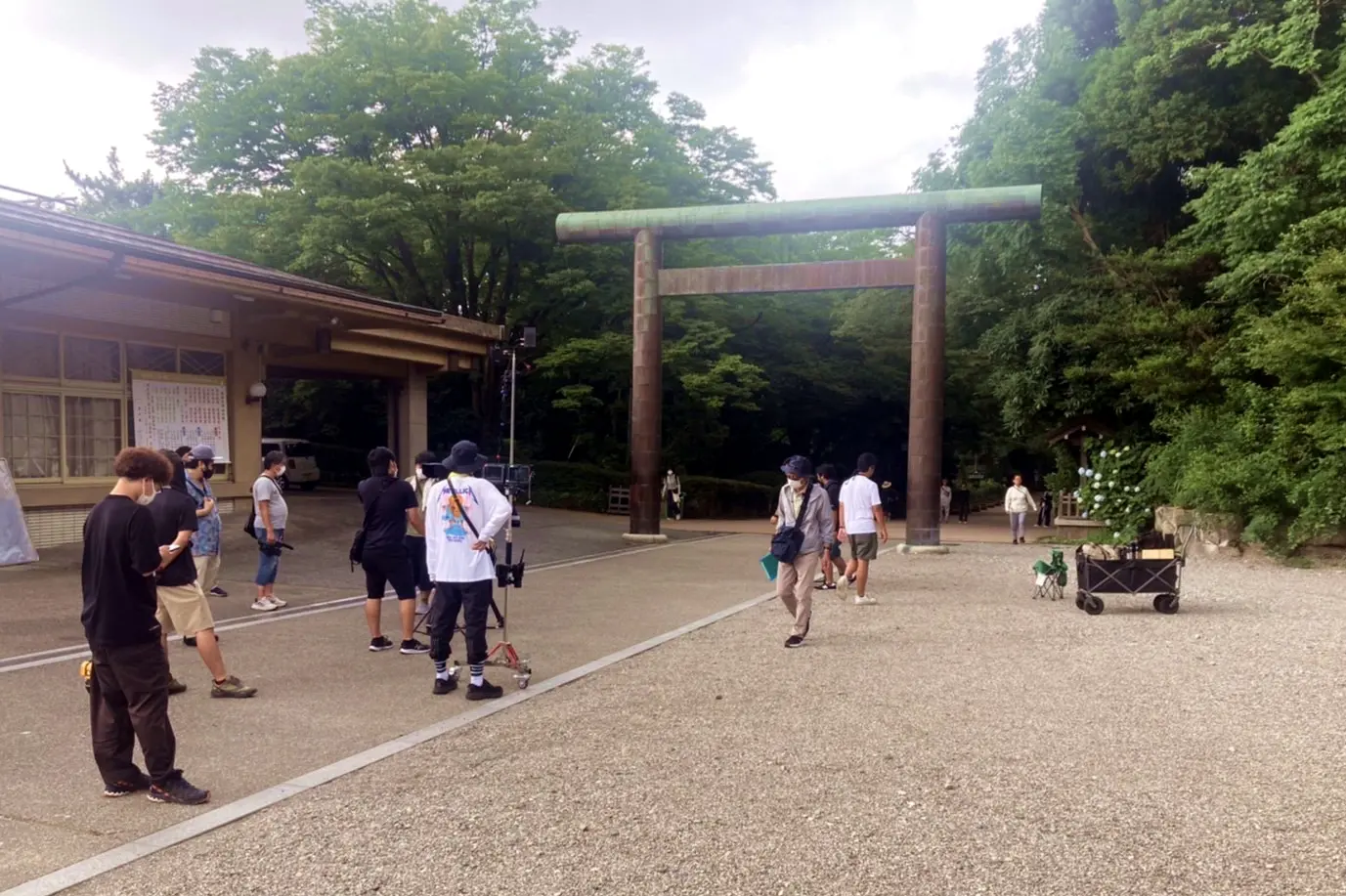 公園内の神社-2