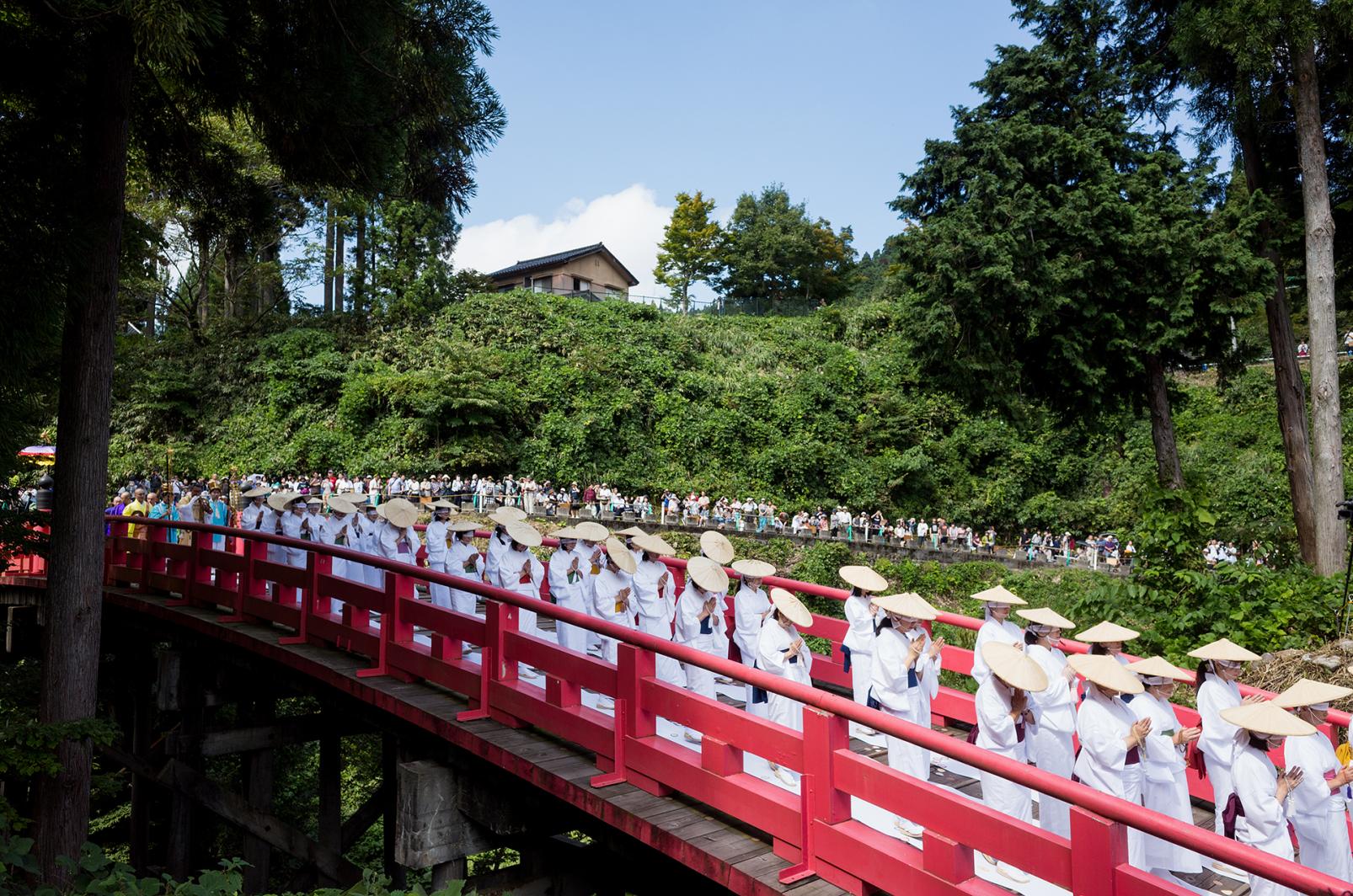立山信仰の特徴のひとつ「布橋灌頂会」-0